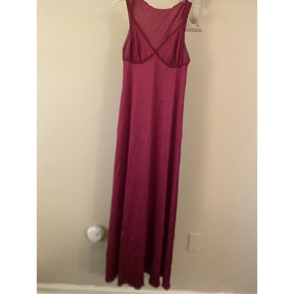 Vintage Vanity Fair V Neck Full Length Night Gown 32 Maroon Nylon‎ Silky